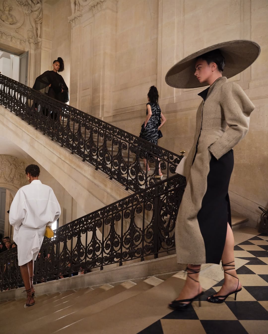 Image from JACQUEMUS /  « Le Palmier » show 2