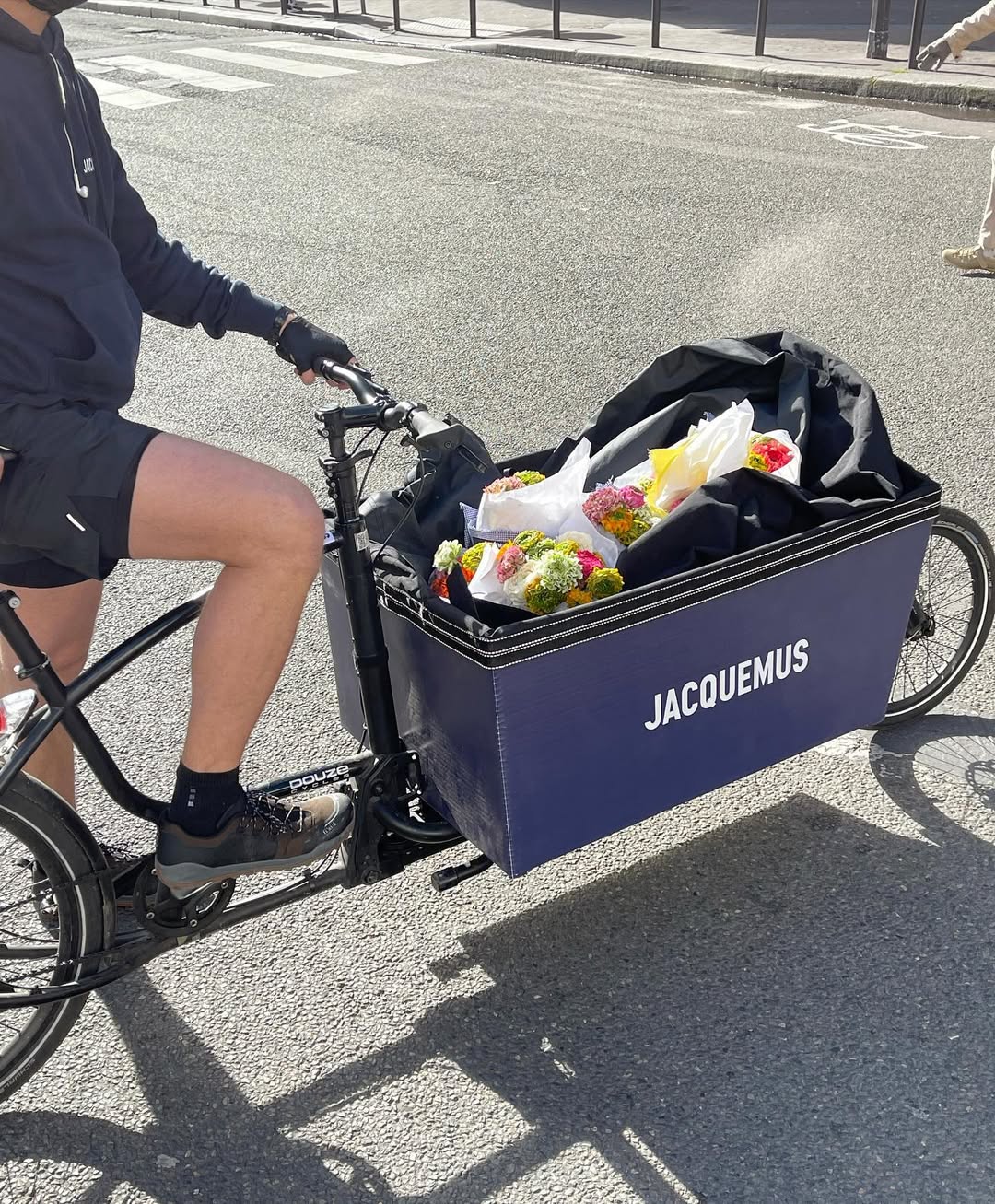 Image from JACQUEMUS / LES FLEURS 7