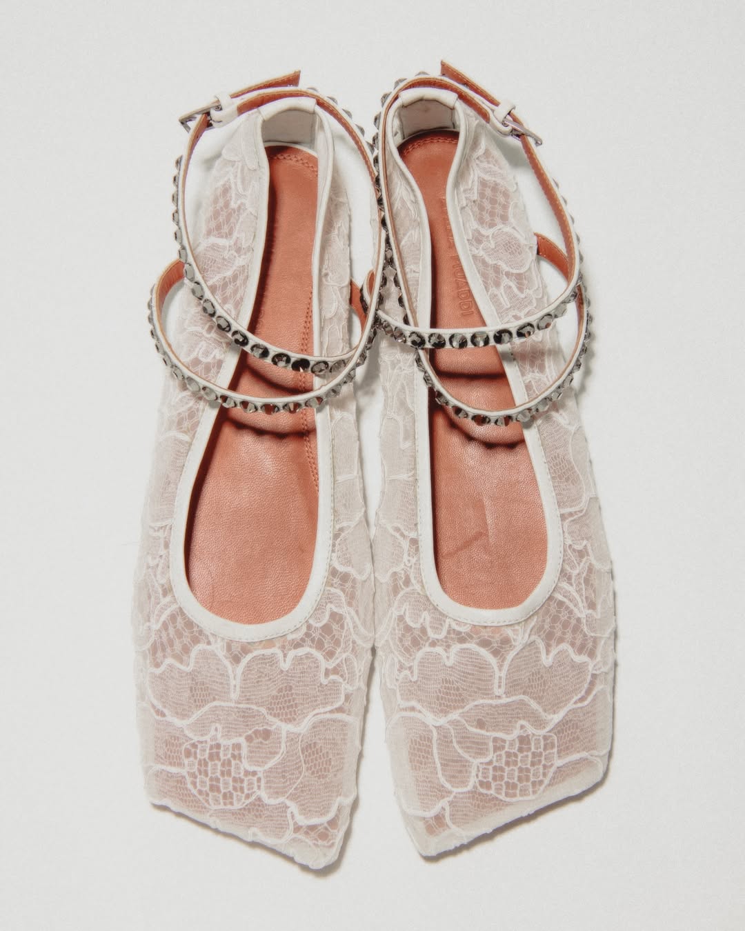 Image from Amina Muaddi / S2425 1